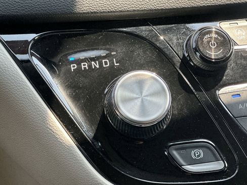 Used 2023 Chrysler Pacifica Touring-L FWD image 30