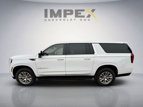 Used 2025 GMC Yukon XL Denali AWD/4WD image 3