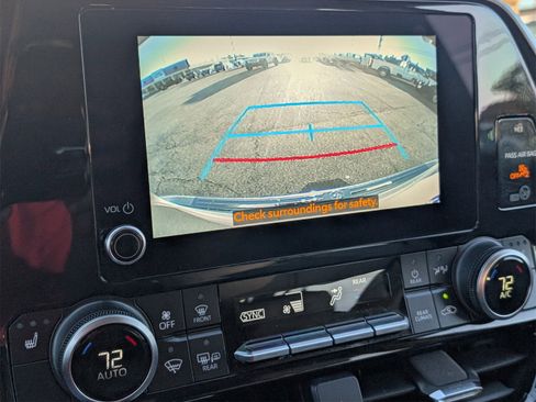 Used 2024 Toyota Highlander XLE image 19