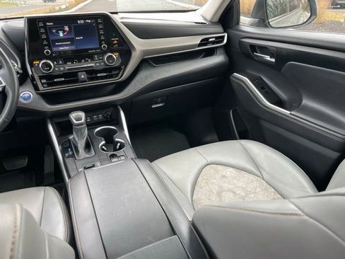 Used 2022 Toyota Highlander Bronze Edition image 11