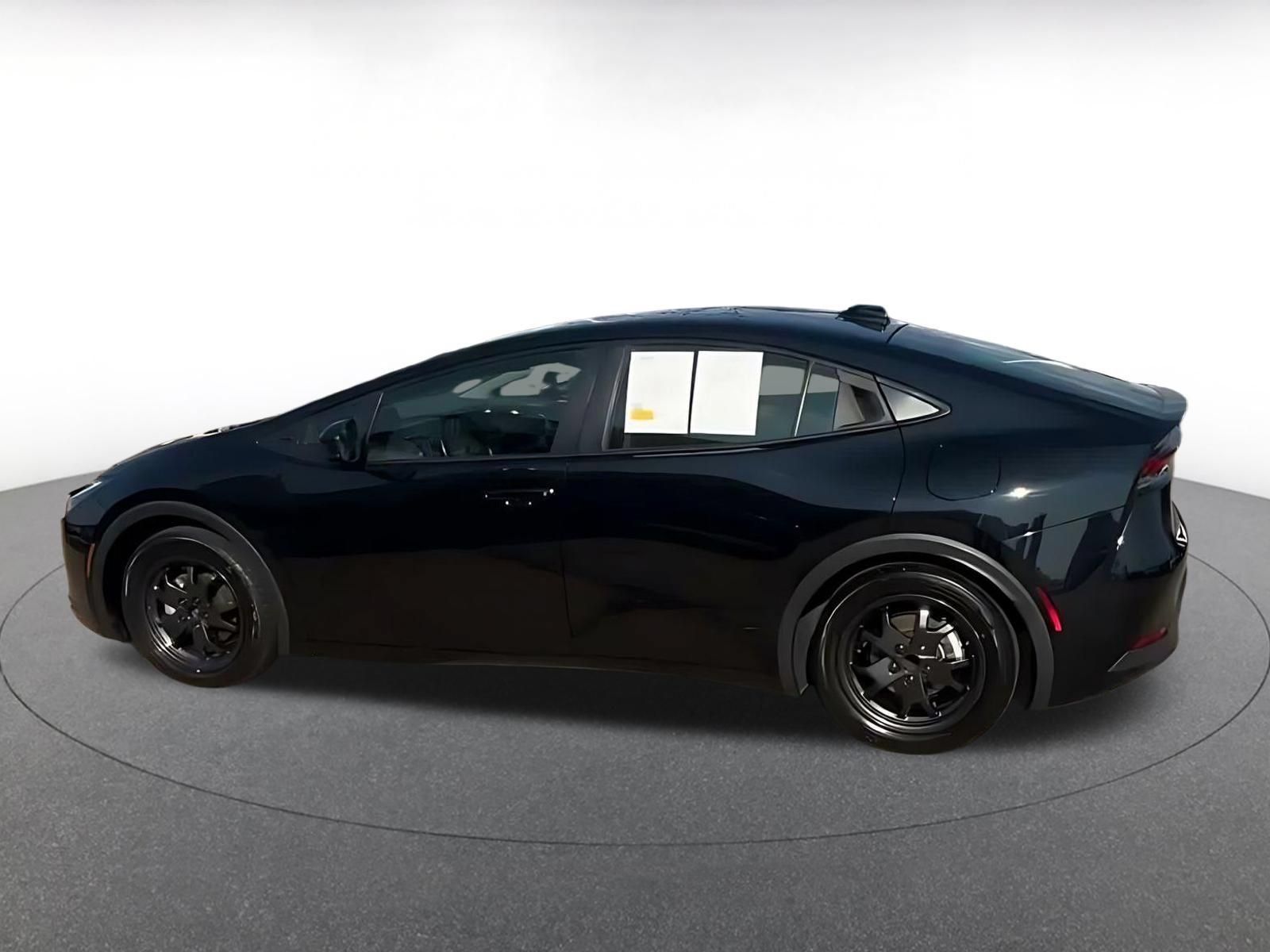 Used 2024 Toyota Prius LE FWD image 8