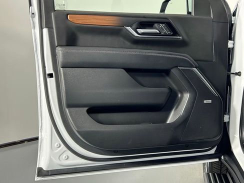 Used 2025 GMC Yukon XL Denali w/ Sun & Power Step Package image 35