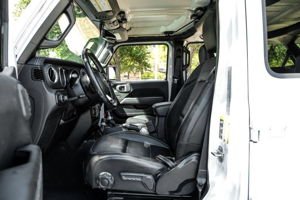Used 2020 Jeep Wrangler Unlimited Sahara AWD/4WD image 38