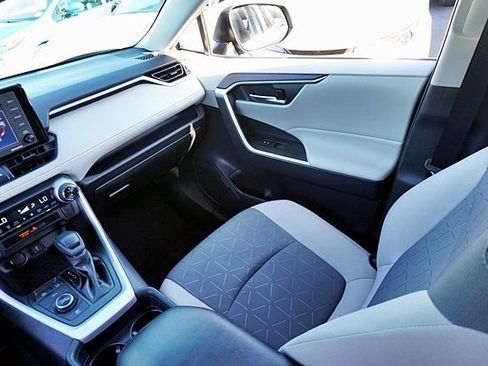 Used 2021 Toyota RAV4 XLE AWD/4WD image 23