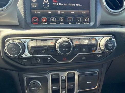 Used 2020 Jeep Gladiator Rubicon AWD/4WD image 15