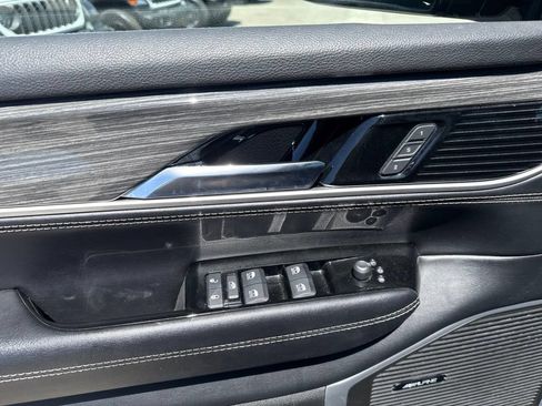 Used 2022 Jeep Wagoneer Series II w/ Premium Group I AWD/4WD image 12