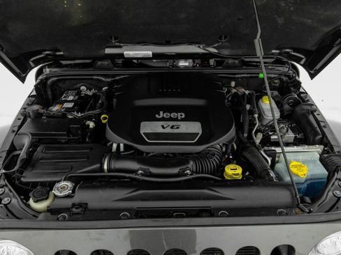 Used 2018 Jeep Wrangler Unlimited Sahara AWD/4WD image 45
