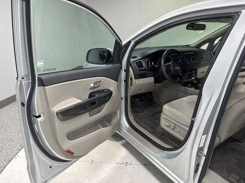 Used 2020 Kia Sedona LX FWD image 10