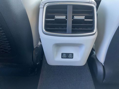 Used 2025 Genesis G70 2.5T image 24