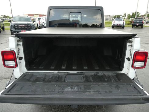 Used 2023 Jeep Gladiator Mojave w/ Cold Weather Group AWD/4WD image 19