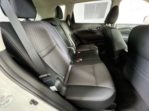 Used 2018 Nissan Rogue SV image 25