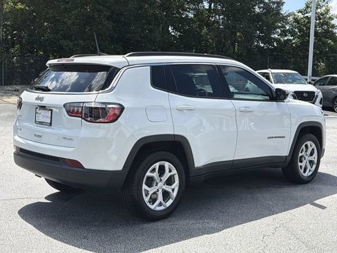 Used 2024 Jeep Compass Latitude AWD/4WD image 7