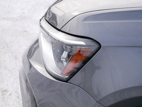 Certified 2025 Volkswagen Taos SE image 16