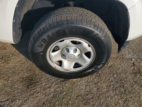 Used 2019 Toyota Tacoma SR5 image 6