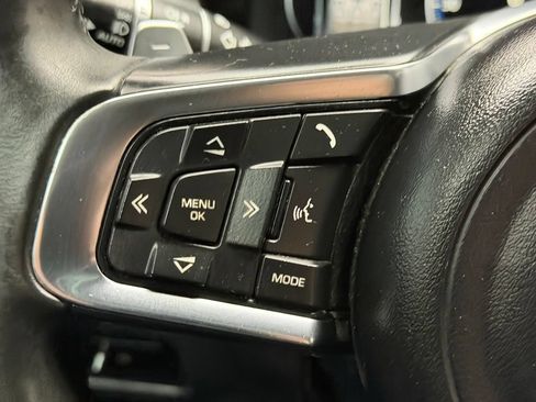 Used 2018 Jaguar XE S RWD image 29