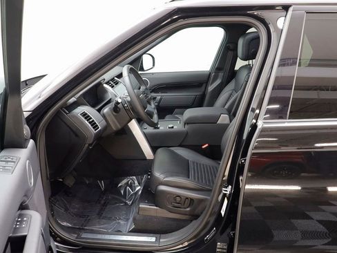 Certified 2025 Land Rover Discovery S image 6