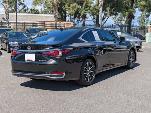 Used 2025 Lexus ES 300h w/ Premium Package image 5