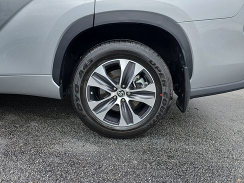 Used 2023 Toyota Highlander XLE image 36