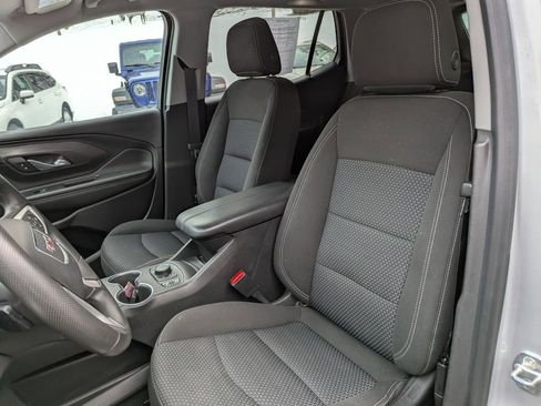 Used 2022 GMC Terrain SLE w/ Driver Convenience Package image 9