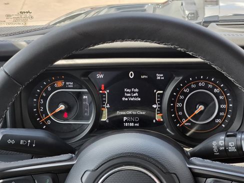 Used 2026 Jeep Wrangler Unlimited Rubicon AWD/4WD image 15