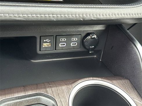 Used 2023 Toyota Highlander Limited image 30