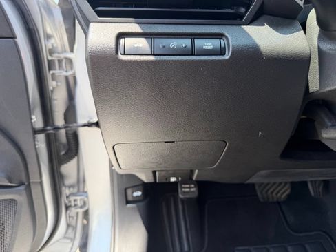 Used 2024 Nissan Altima 2.5 SV FWD image 16