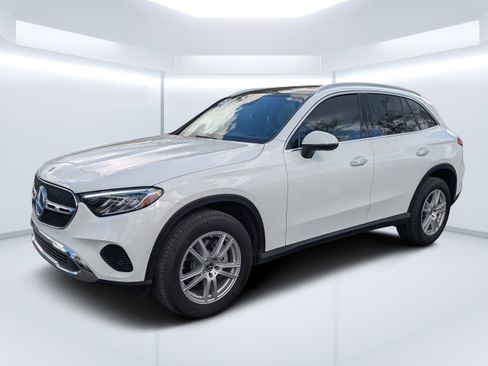 Certified 2025 Mercedes-Benz GLC 300 image 10