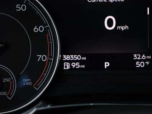 Used 2017 Bentley Bentayga image 49