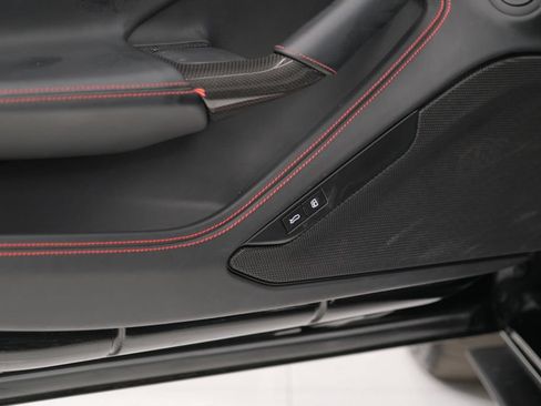 Used 2022 Ferrari F8 Tributo RWD image 51