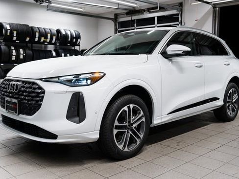 Used 2025 Audi Q5 Premium image 3
