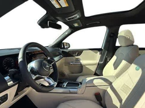 Certified 2025 Mercedes-Benz GLB 250 4MATIC image 4