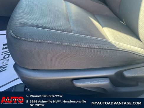 Used 2018 Toyota Corolla LE image 24