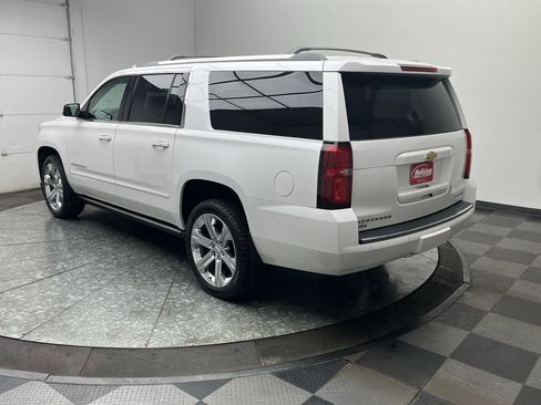 Used 2019 Chevrolet Suburban Premier image 2