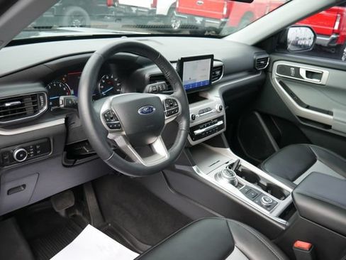 Used 2024 Ford Explorer XLT w/ Equipment Group 202A AWD/4WD image 16