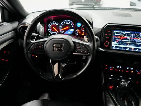 Used 2020 Nissan GT-R Premium image 12