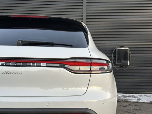 Certified 2025 Porsche Macan AWD/4WD image 15