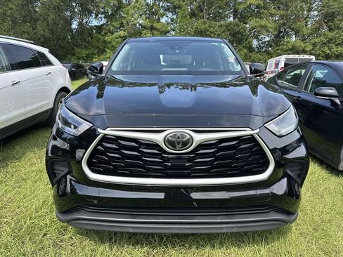 Used 2021 Toyota Highlander L FWD image 13