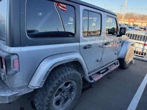 Used 2018 Jeep Wrangler Unlimited Sahara image 2