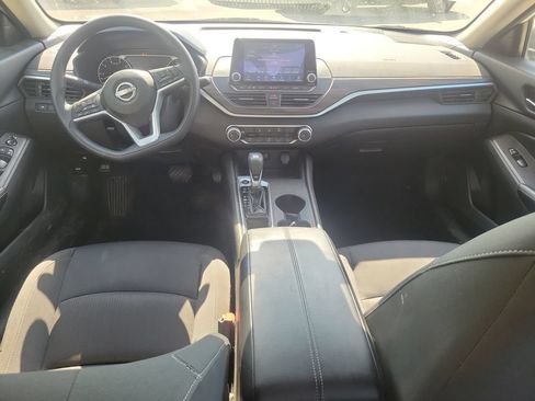 Used 2025 Nissan Altima 2.5 SV FWD image 10
