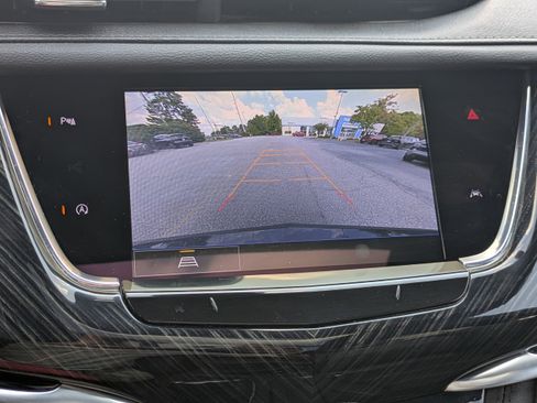 Used 2025 Cadillac XT6 Premium Luxury image 23