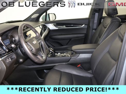 Certified 2025 Cadillac XT6 Premium Luxury FWD image 9