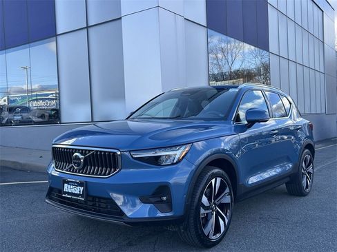 Certified 2024 Volvo XC40 B5 Plus w/ Protection Package Premier image 1