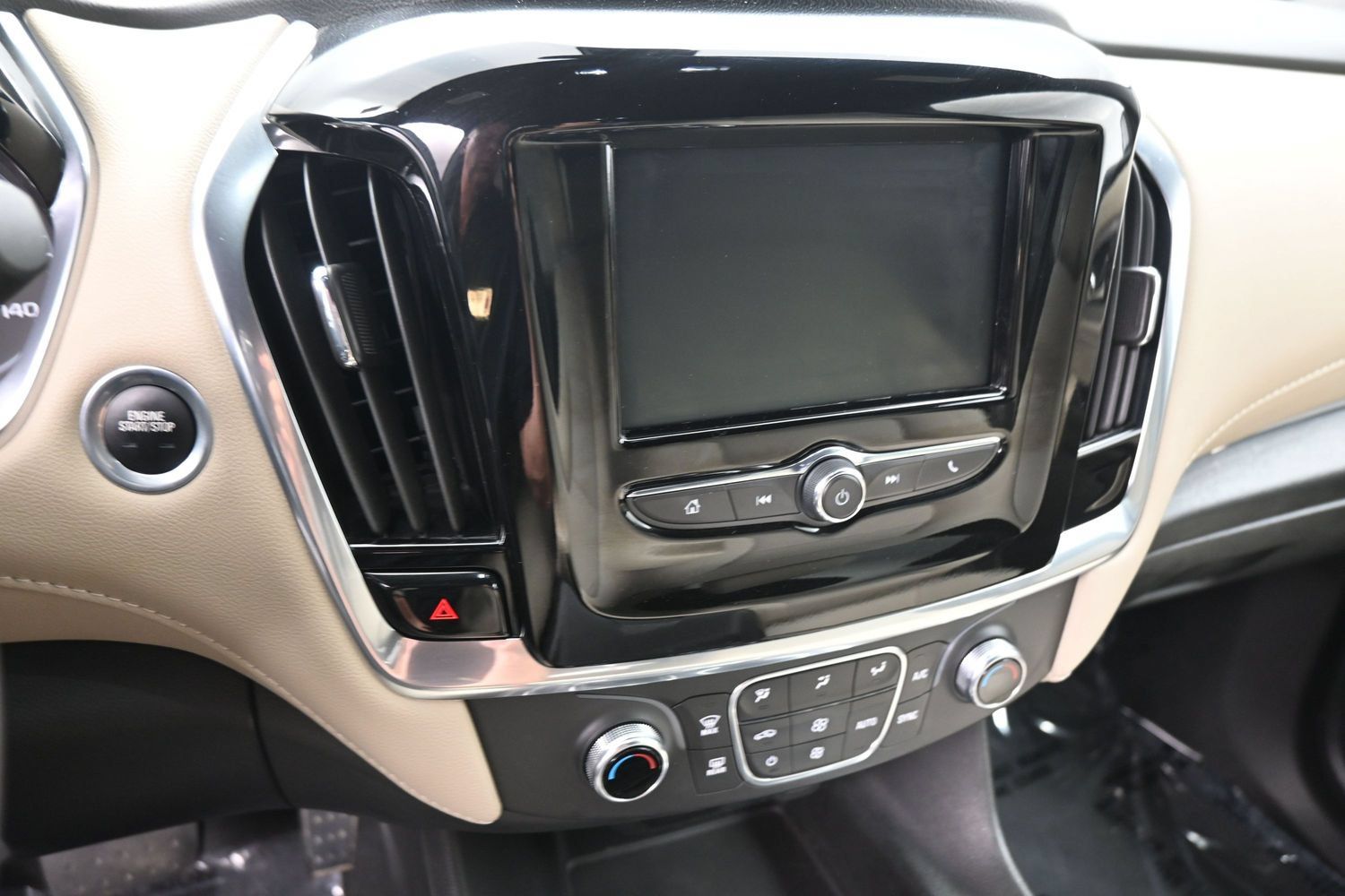 Used 2022 Chevrolet Traverse LS FWD image 15