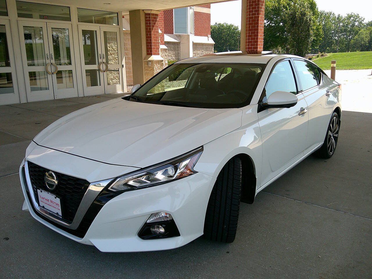 Used 2021 Nissan Altima 2.5 Platinum AWD/4WD image 2