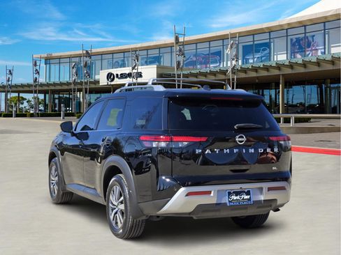Used 2024 Nissan Pathfinder SL image 4