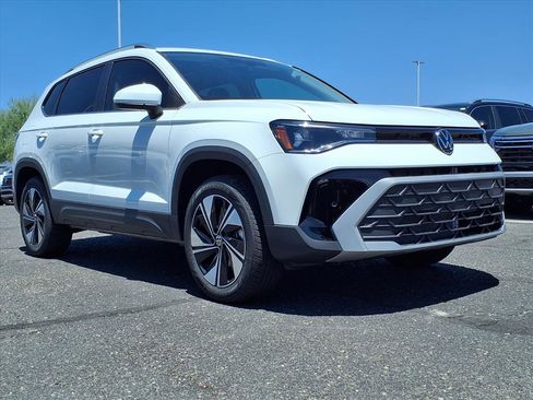 New 2025 Volkswagen Taos SE image 1