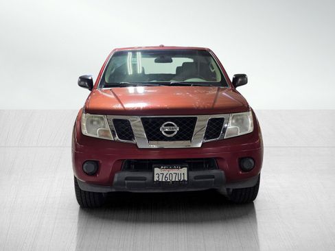 Used 2015 Nissan Frontier SV image 2