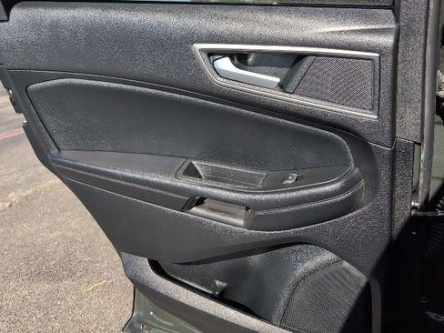 Used 2022 Ford Edge SEL w/ Convenience Package image 9