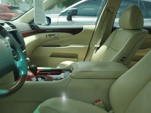 Used 2010 Lexus LS 460 L w/ Luxury Pkg RWD image 9