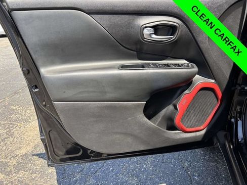 Used 2019 Jeep Renegade Trailhawk w/ Cold Weather Group II AWD/4WD image 9